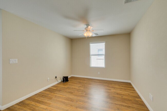 Building Photo - GORGEOUS HOME WITH TONS OF UPGRADES*MOUNTA...