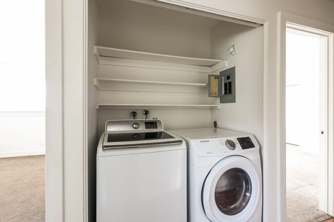 Building Photo - 3 Bedroom/1.5 Bathroom Condo in Provo