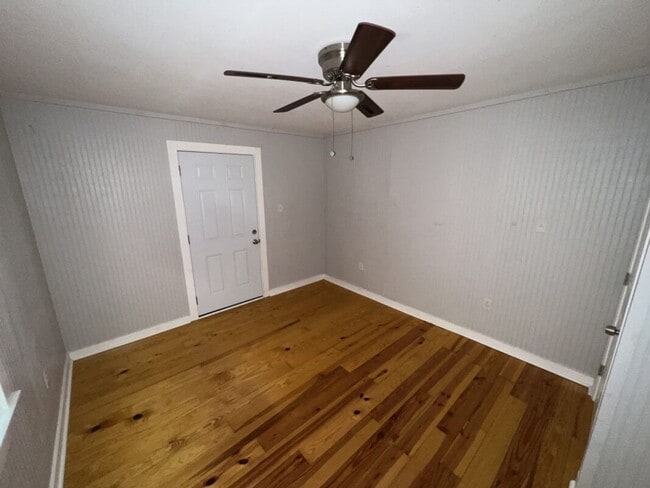 Building Photo - 3-Bedroom Home with Hardwood Floors & Open Living Space – Deposit Alternative Available!