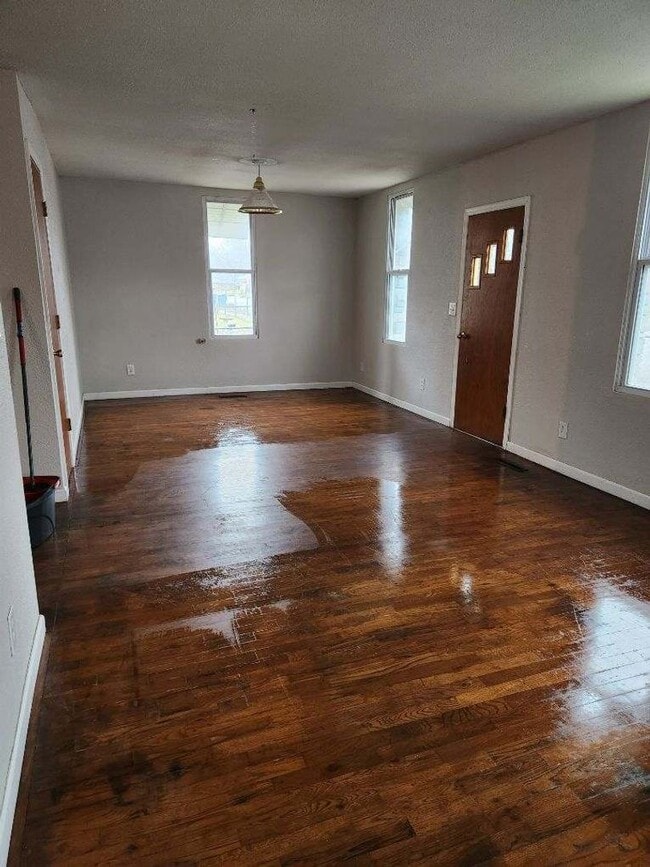 Building Photo - AVAILABLE APRIL 1ST!! Cozy 2-Bedroom Home with Big Yard – Pet Friendly