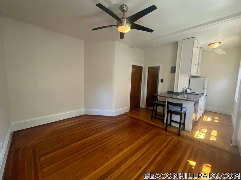 Building Photo - 108 Myrtle St