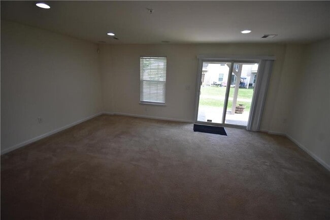 Building Photo - 1 White Rose Lane