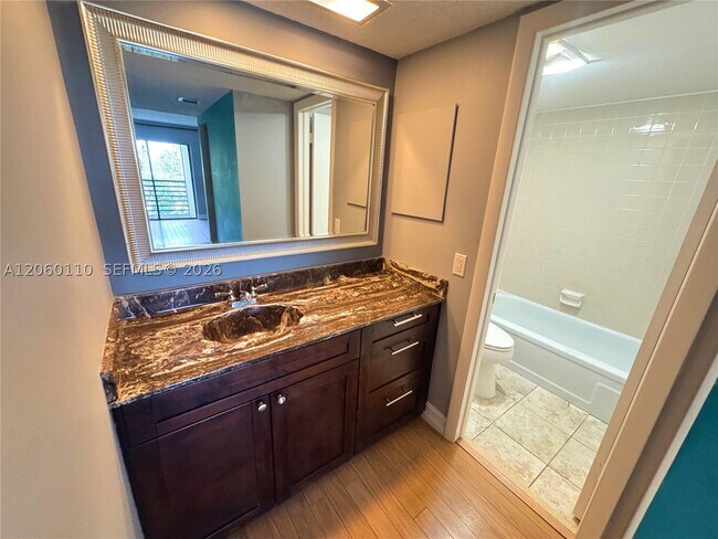 Building Photo - 2324 S Cypress Bend Dr