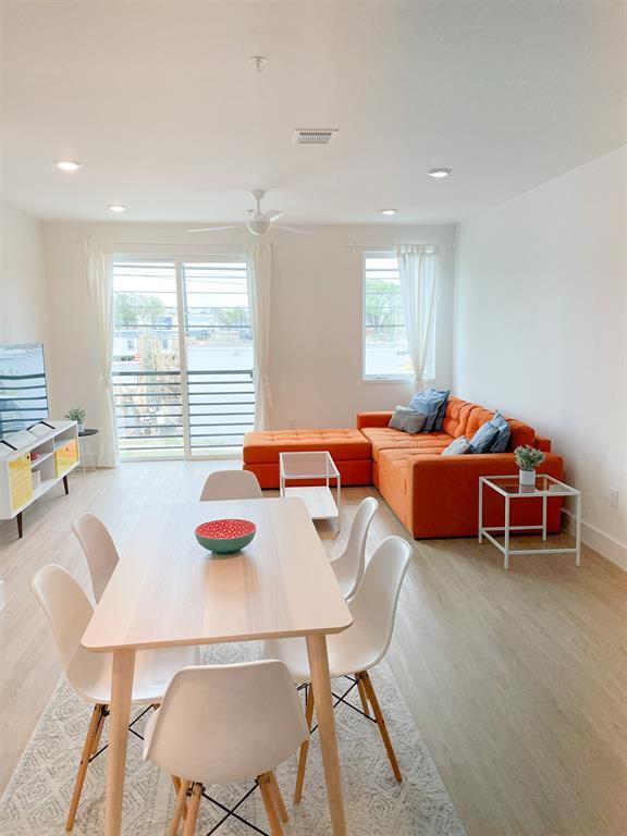 Building Photo - 2709 E 5th St.