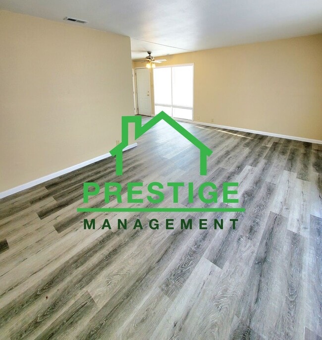 Building Photo - 3 bedroom 1 bath Updated Home Sec 8 welcome