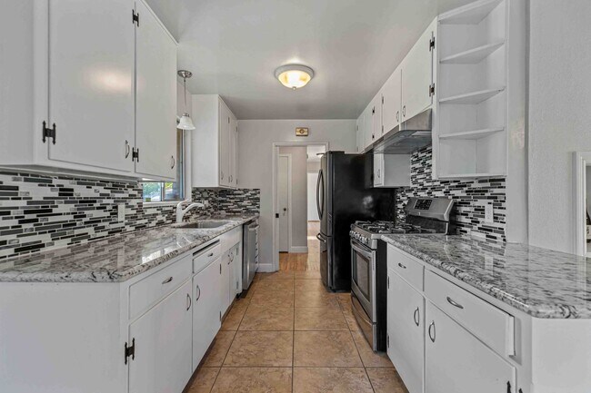 Building Photo - 2825 Westchester Ln