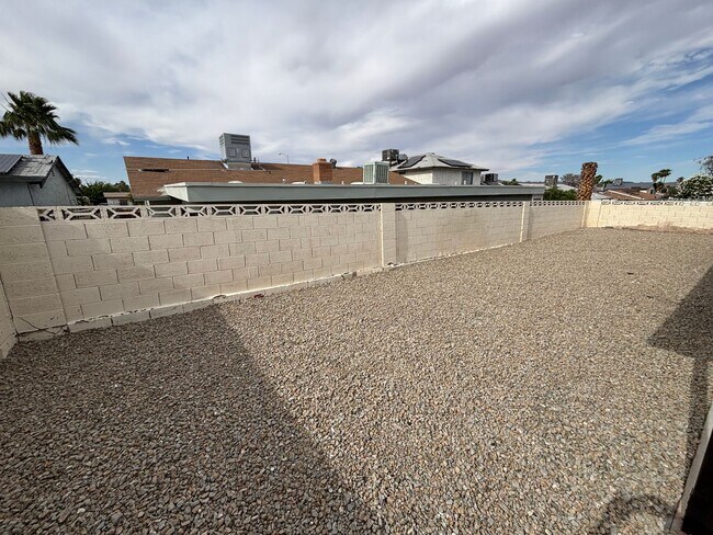 Building Photo - Beautiful 3Bed/2Bath Home located in South...