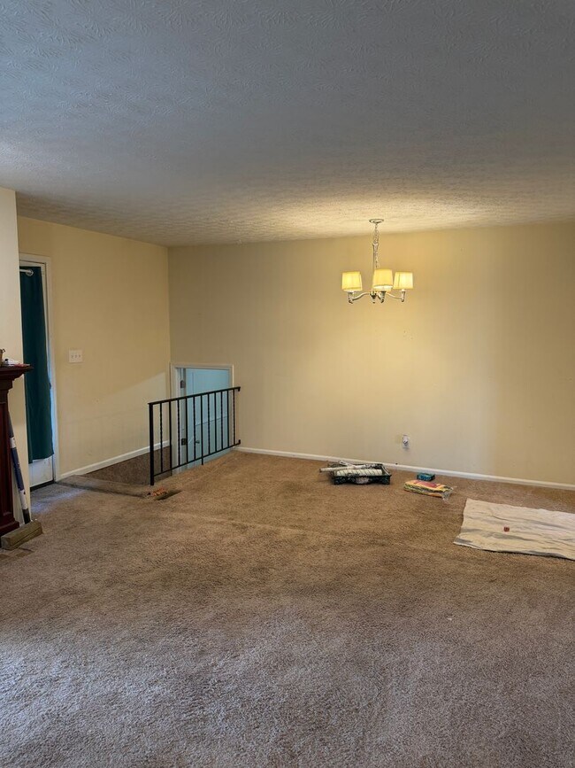 Building Photo - 2 bedroom duplex