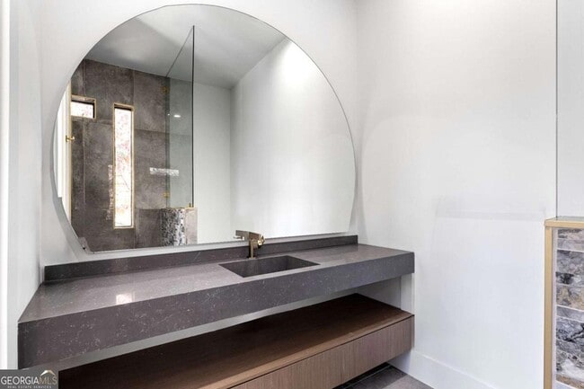 Building Photo - 3600 Lower Roswell Rd