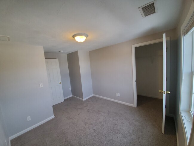 Bedroom 3 - 1 Rosamond St