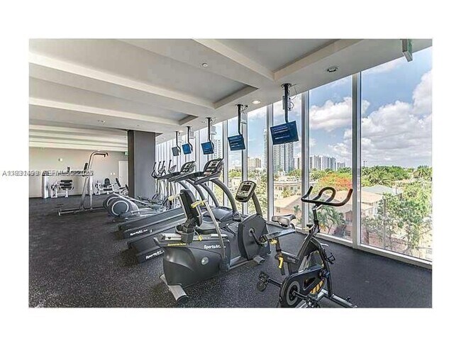 Building Photo - 600 NE 27th St