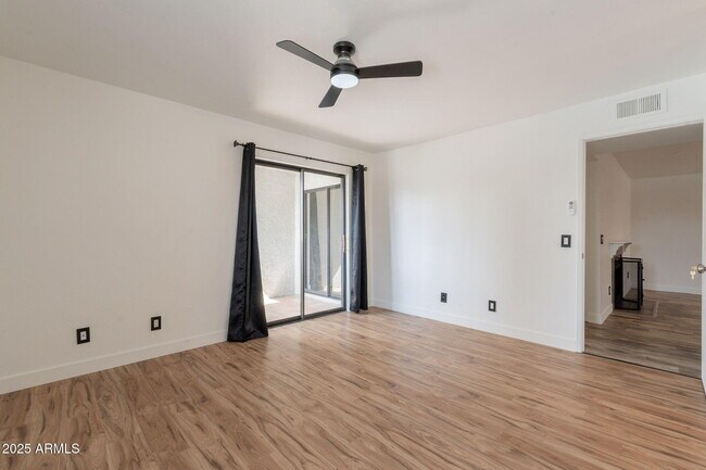 Building Photo - 850 S River Dr
