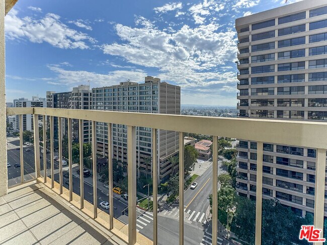 Building Photo - 10751 Wilshire Blvd