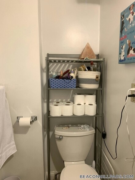 Building Photo - 70 Joy St