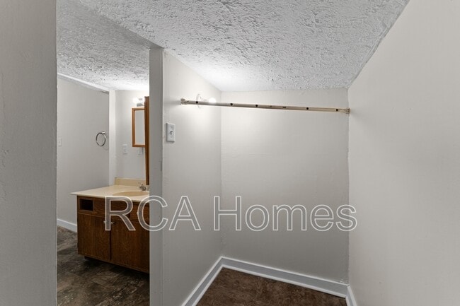 Building Photo - 446 Shelby St