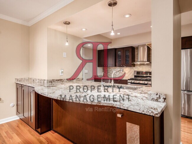 Building Photo - 362 W 4th Ave