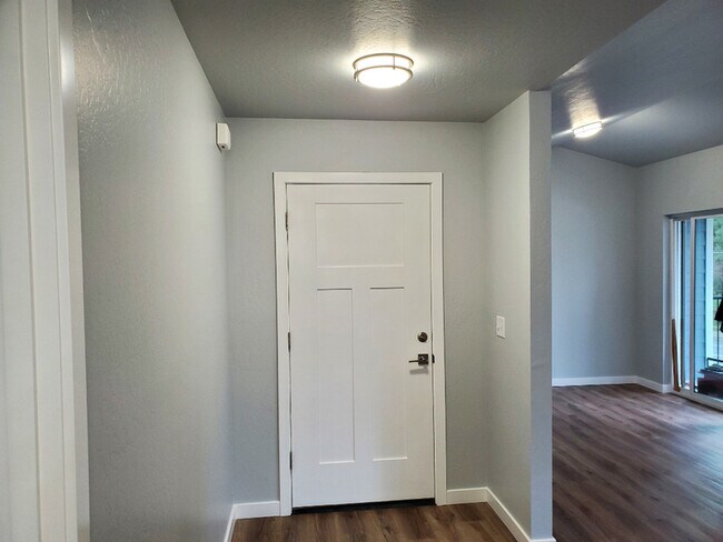 Building Photo - 220 Cheryl Ln