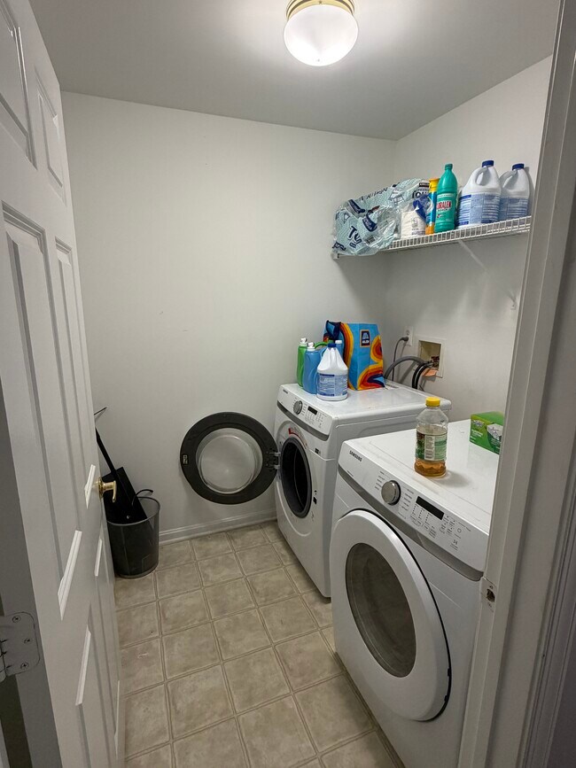 Building Photo - 3100 Irma Ct