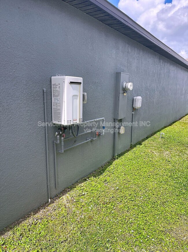 Building Photo - 10344 Alder Green Dr