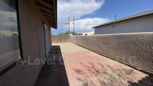 Building Photo - 1501 N Riverview Blvd
