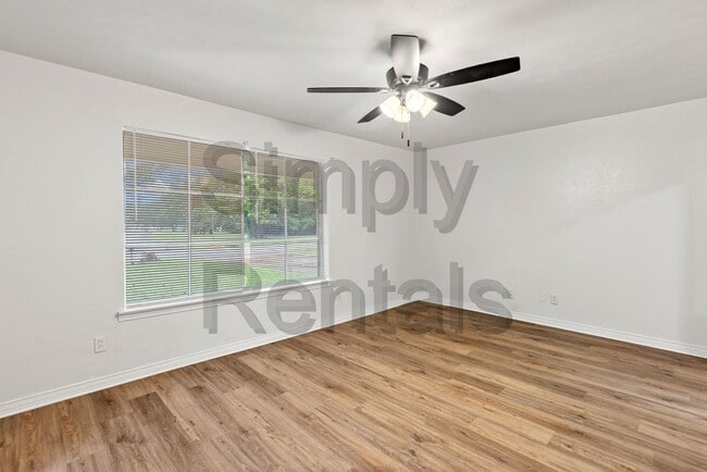 Building Photo - 3 Timberside Dr