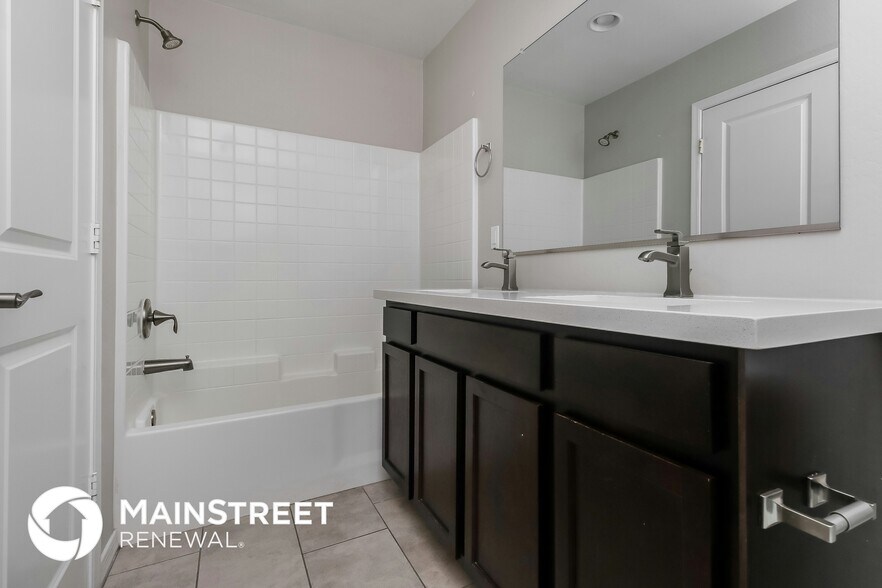 Building Photo - 2000 N 36th St