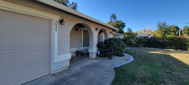 Building Photo - South Redding Home With Peaceful, Park-Lik...