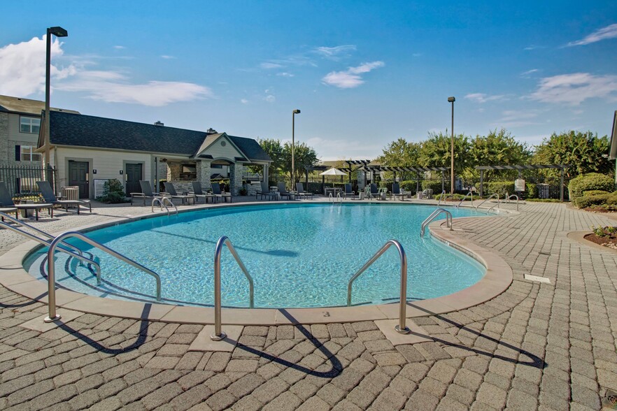 Building Photo - Stoneridge Farms at the Hunt Club Apartments