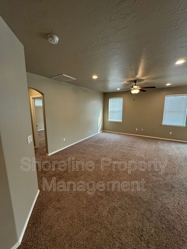 Building Photo - 511 Diamond Lake St