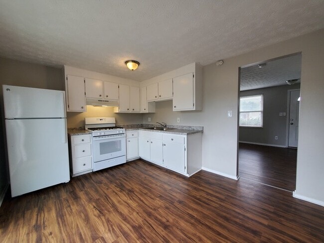 Building Photo - 5113 Sedalia Dr
