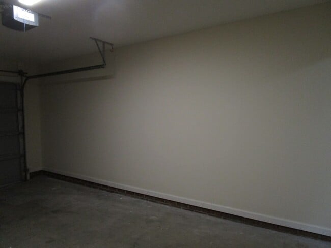 Building Photo - 20 Brushwood Ct