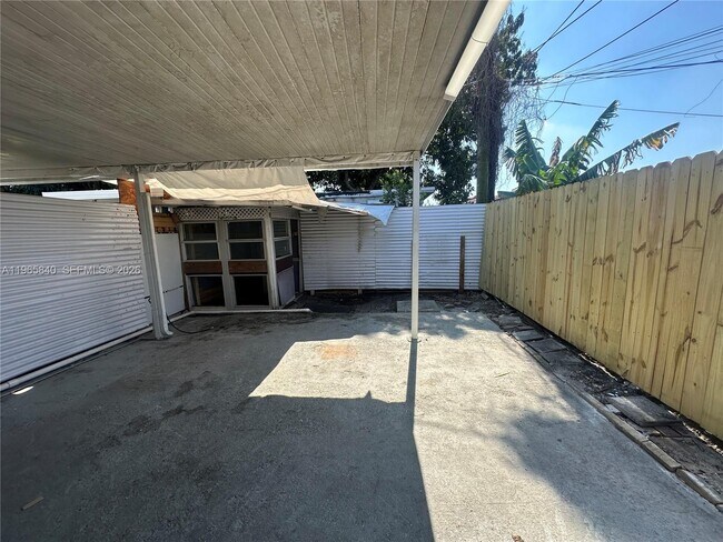 Building Photo - 666 W 17th St