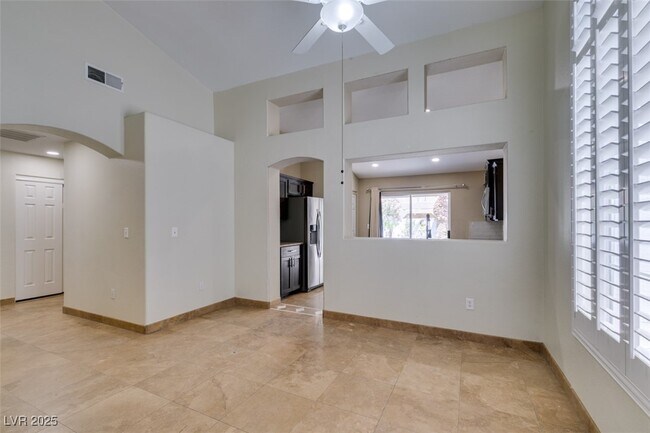 Building Photo - 9530 S Soloshine St
