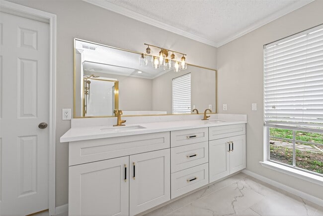 Building Photo - 106 Breezy Point Pl