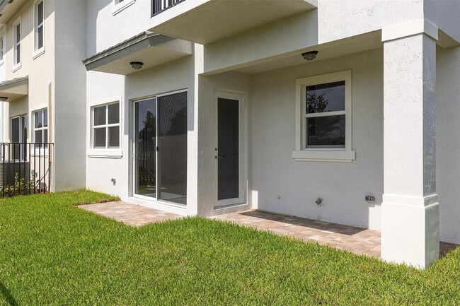 Building Photo - 6947 Pines Cir