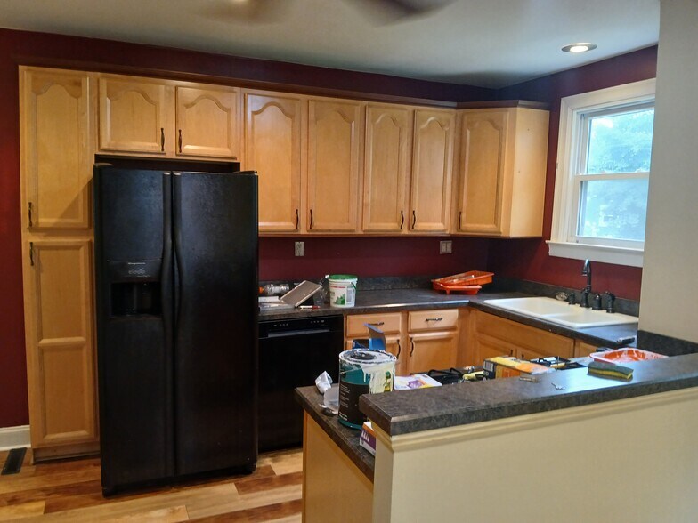 Kitchen - 210 W Montgomery Ave