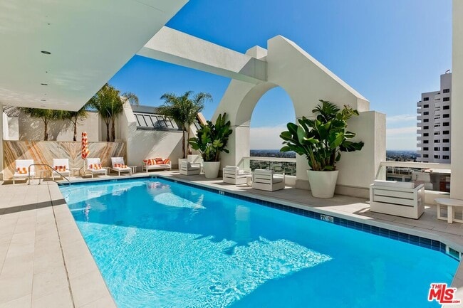 Building Photo - 10520 Wilshire Blvd