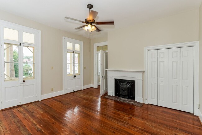Building Photo - Modern 2-Bedroom Apartment in Historic Maz...