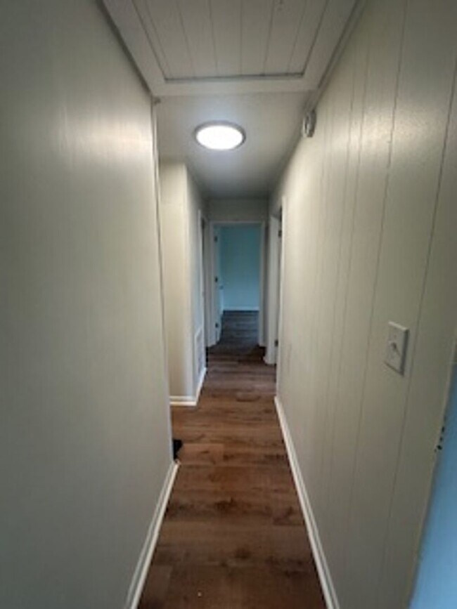 Building Photo - Three Bedroom House