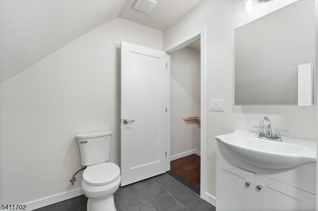 Building Photo - 826 George St