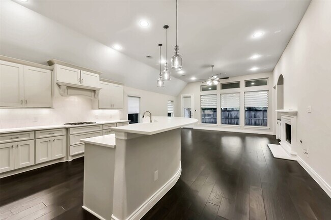 Building Photo - 21825 Enchanted Rock Dr N