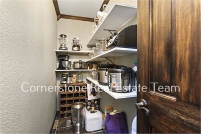 Building Photo - 355 Paisley Dr