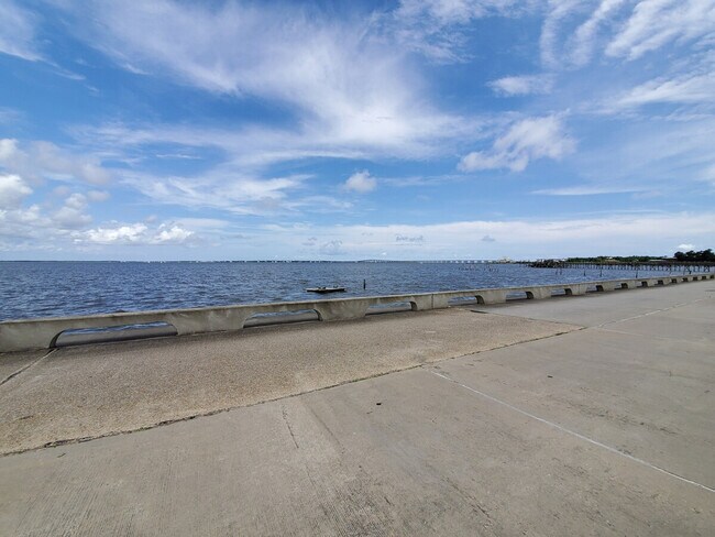 Building Photo - 309 Julia St