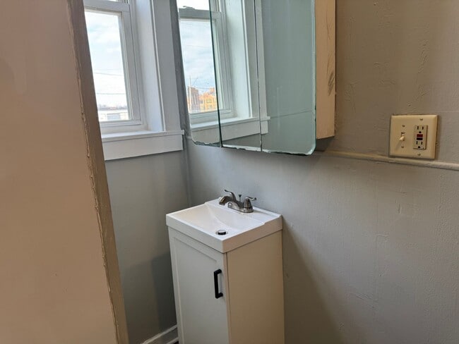 Building Photo - Beautiful 3 Bedroom Home with a Bonus Room in Lancaster City!