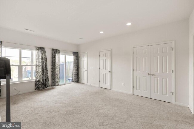 Building Photo - 111 Rotunda Dr