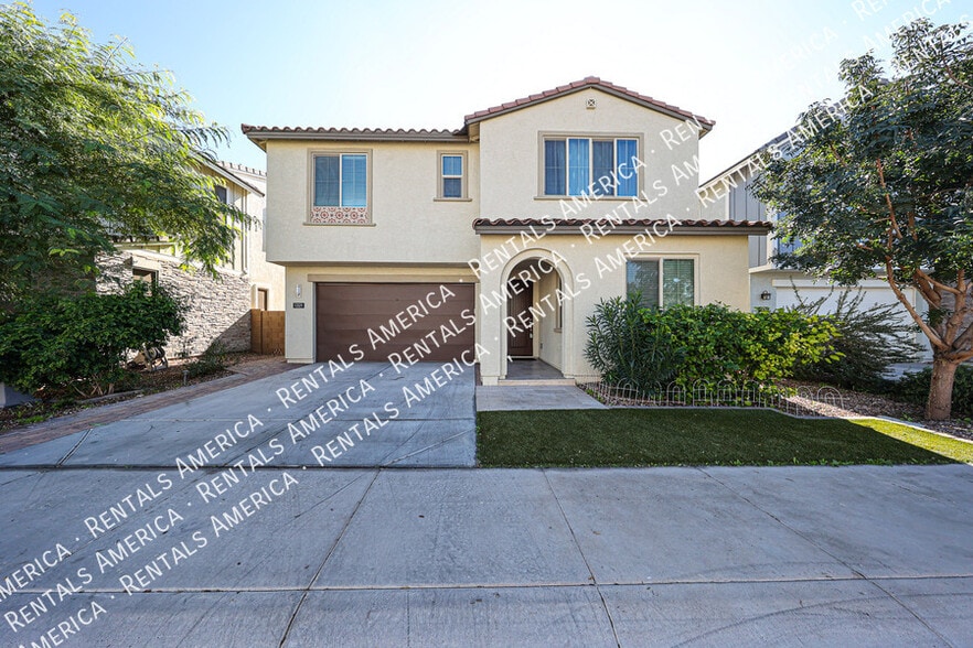 Primary Photo - 1321 W Coyote Dr