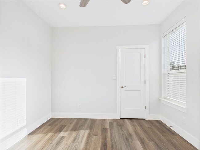 Building Photo - 3-Bed, 2-Bath Home in Fredericksburg – You...
