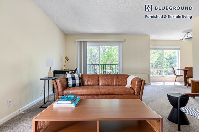 Building Photo - 1824 Oak Creek Dr