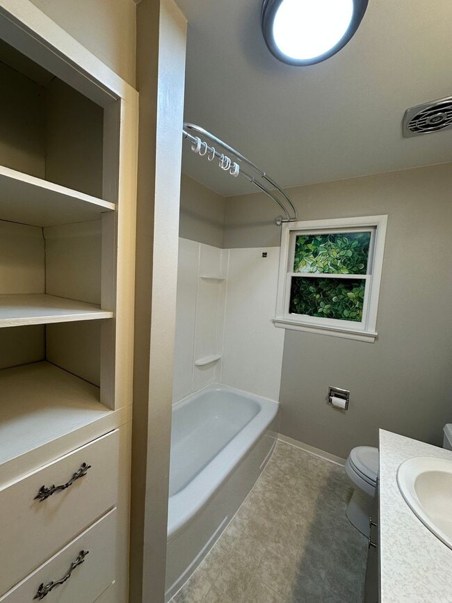 Building Photo - Great location in Meridian for this 3 bedroom 2 bath home.