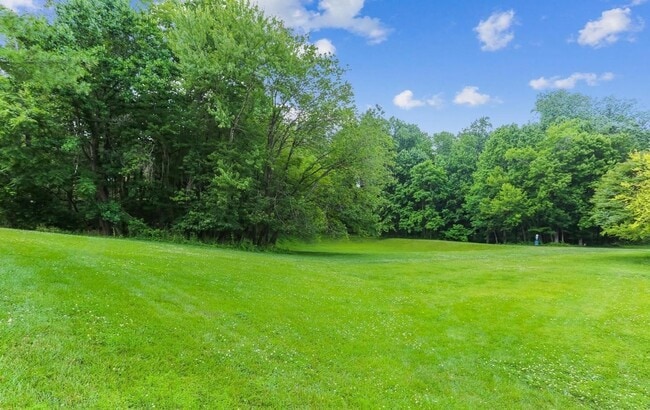Building Photo - Fabulous 3BR/3.5BA Potomac Townhome, in In...